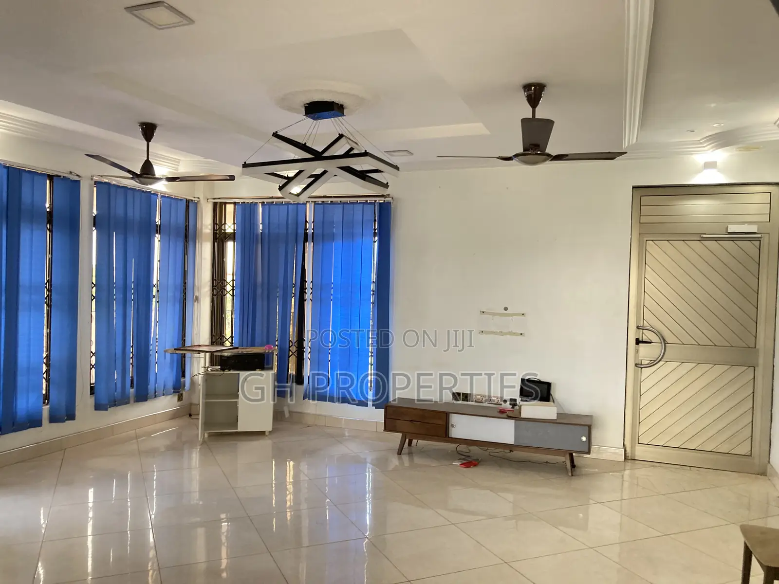 5bdrm Mansion in Ahodwo Daban., Kumasi Metropolitan for sale