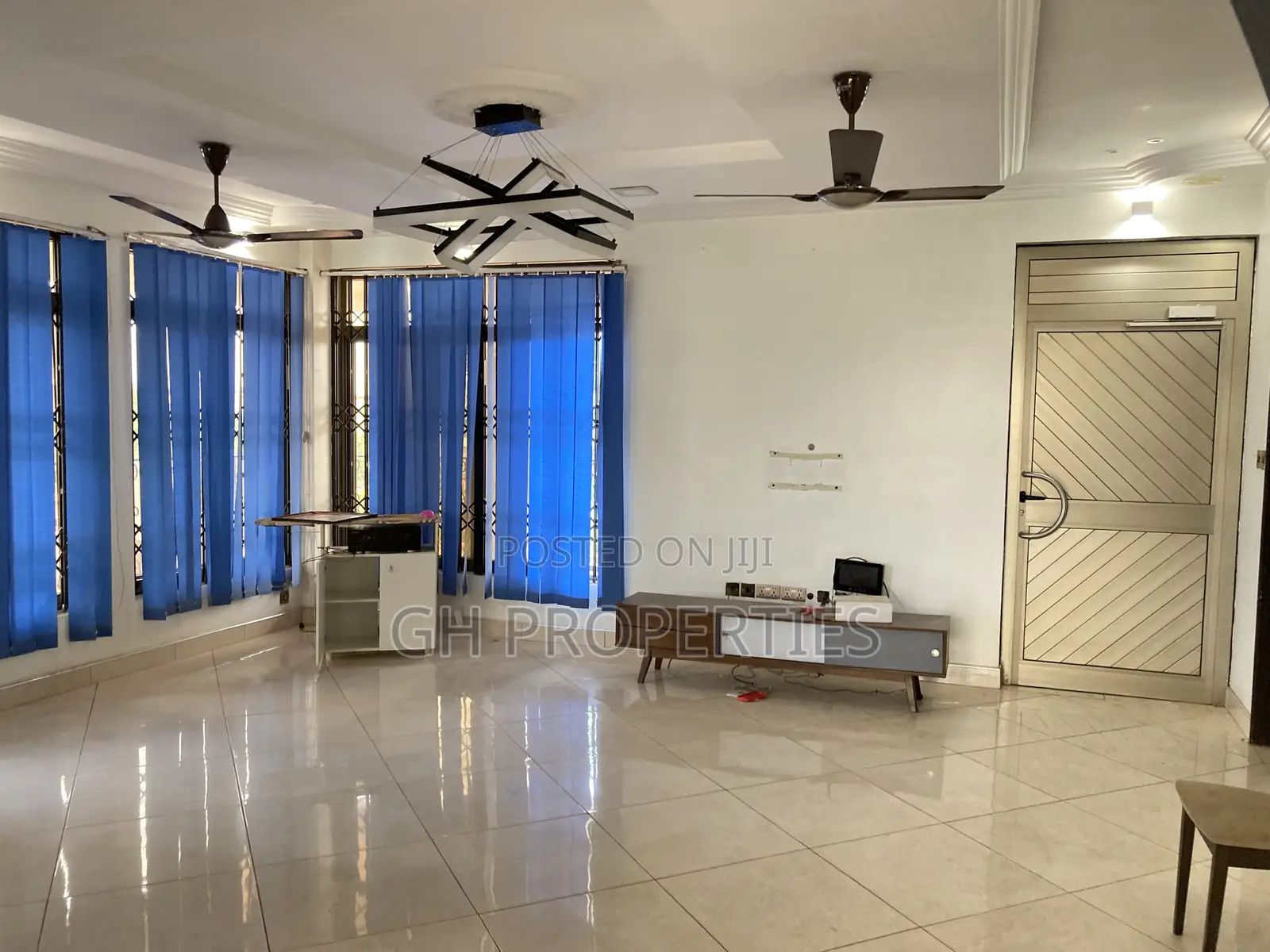 5bdrm Mansion in Ahodwo Daban., Kumasi Metropolitan for sale