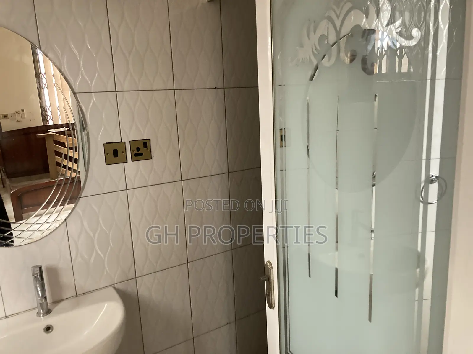 5bdrm Mansion in Ahodwo Daban., Kumasi Metropolitan for sale