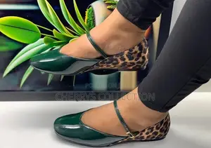 Woman Flat Sandals