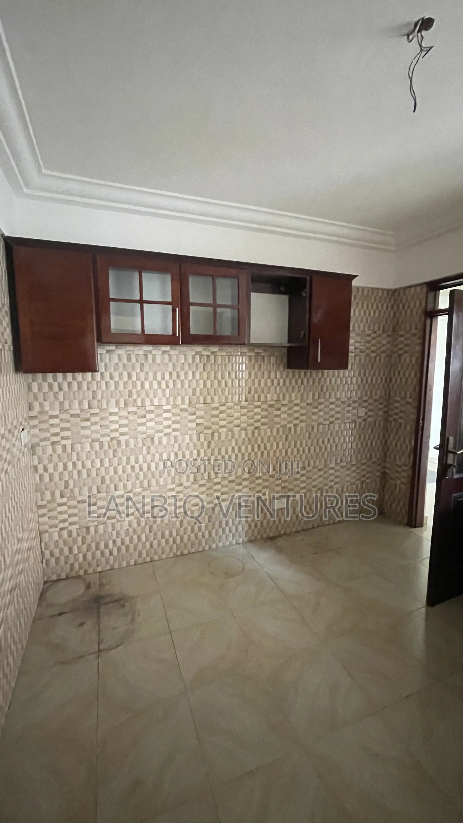 3bdrm Apartment in Ofankor for rent