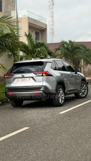 Toyota RAV4 2024 Silver