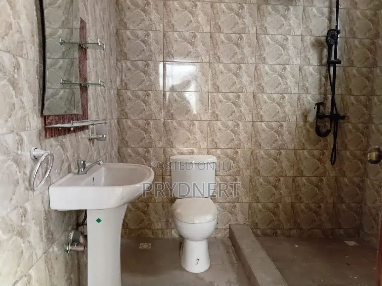 3bdrm House in Savana C25, Community 25 for rent