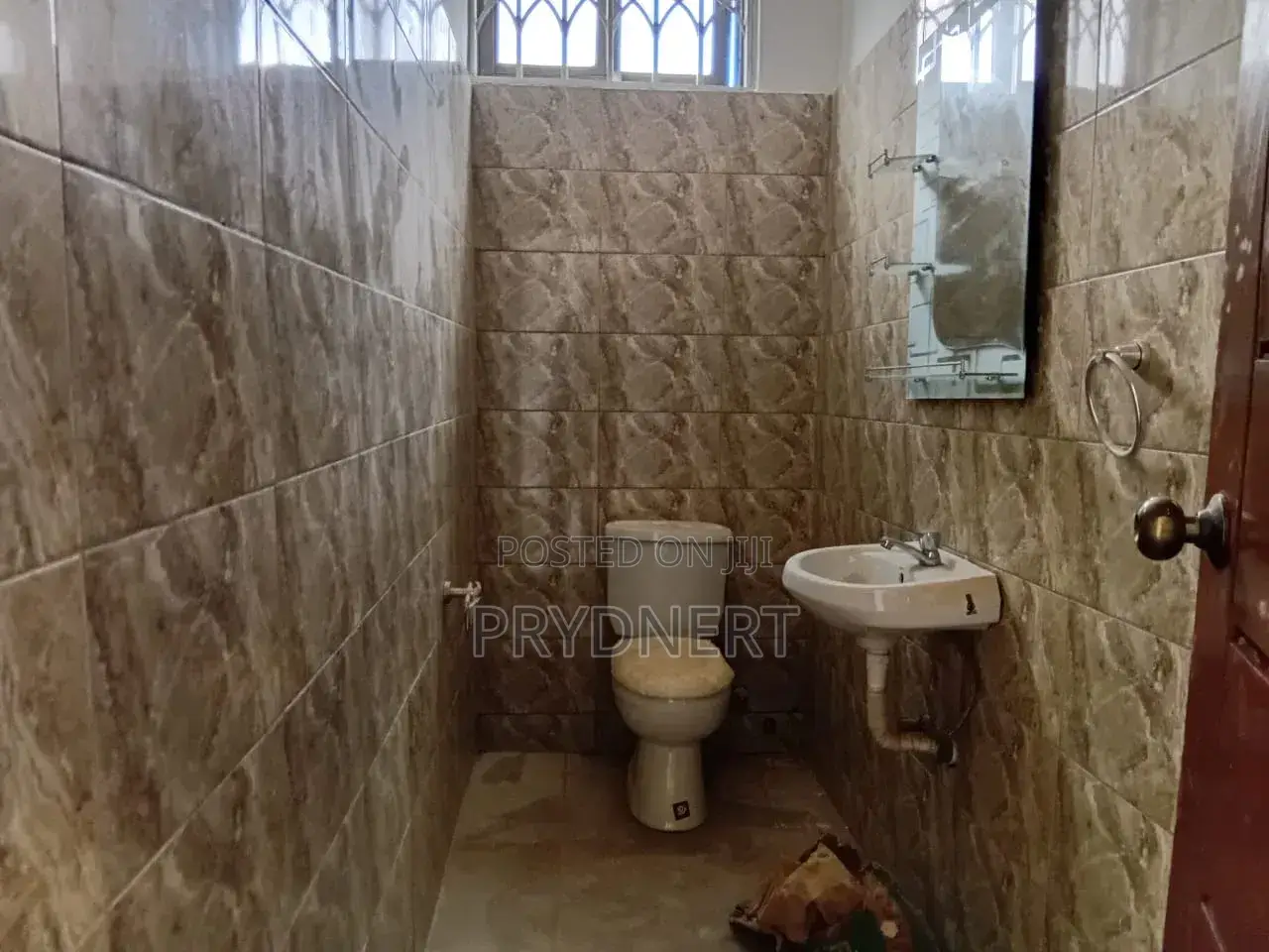 3bdrm House in Savana C25, Community 25 for rent