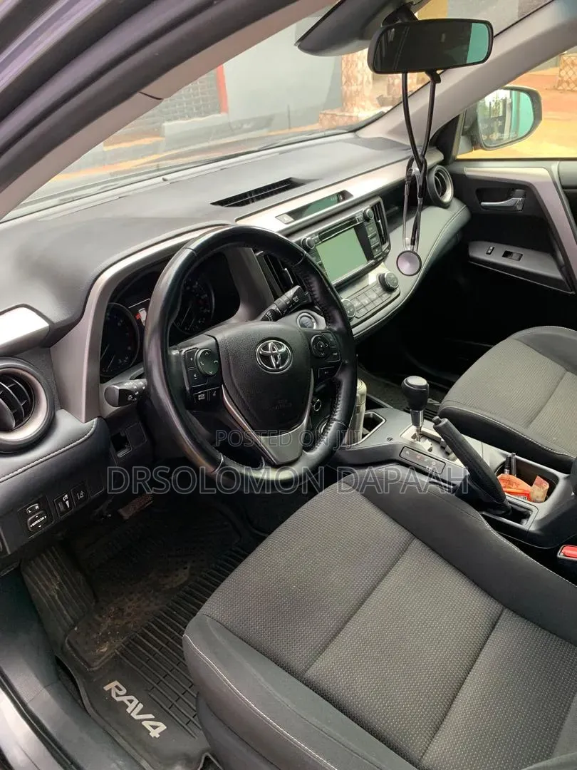 Toyota RAV4 XLE 4dr SUV AWD (2.5L 4cyl 6A) 2018 Gray