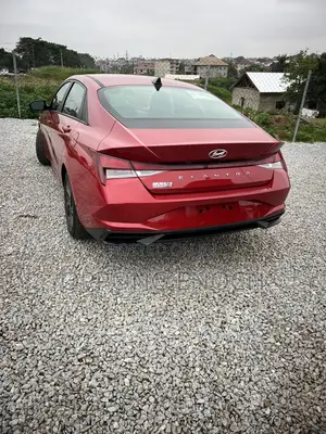Hyundai Elantra Limited 2022 Red