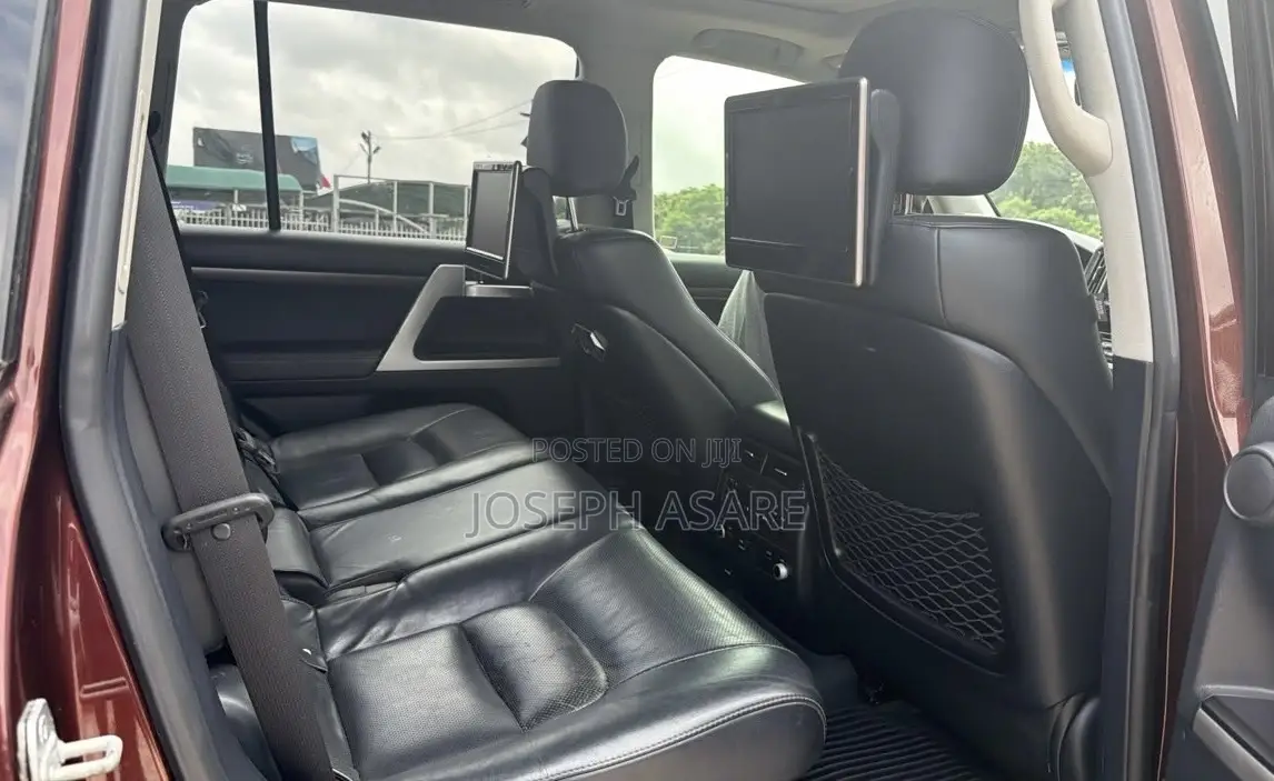 Toyota Land Cruiser 4.6 V8 GX 2016