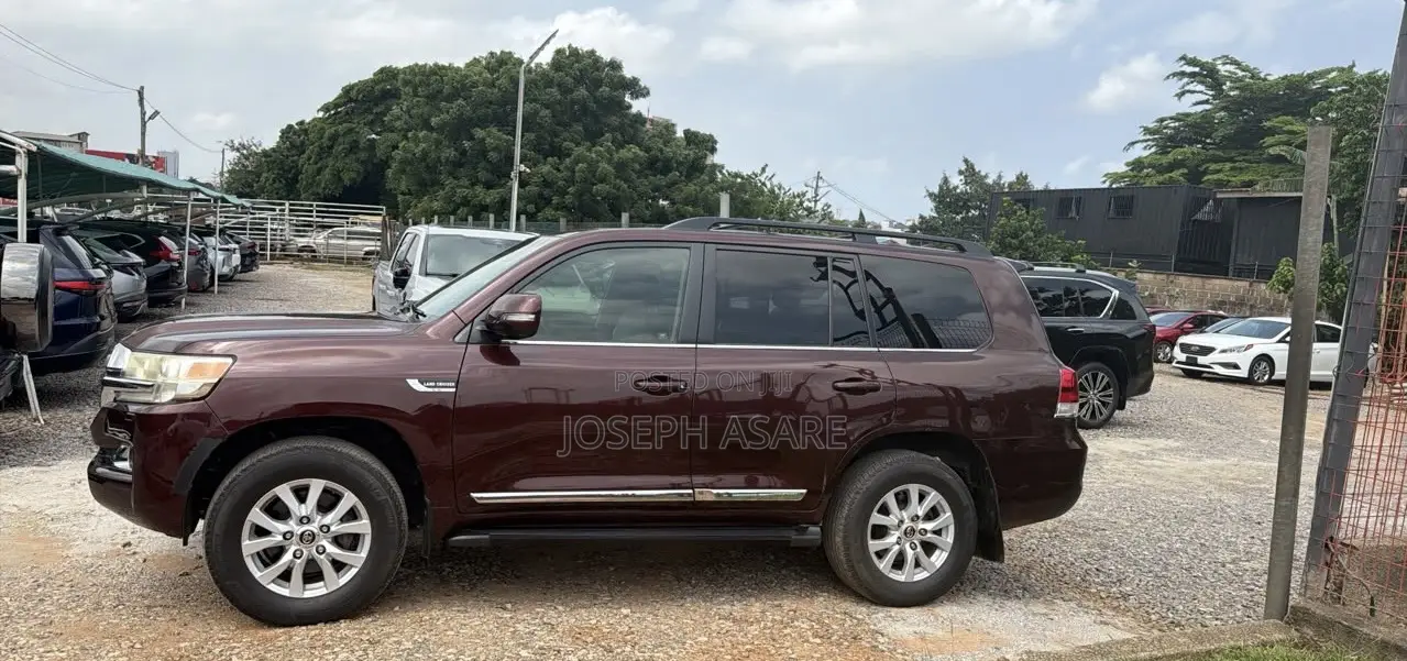 Toyota Land Cruiser 4.6 V8 GX 2016