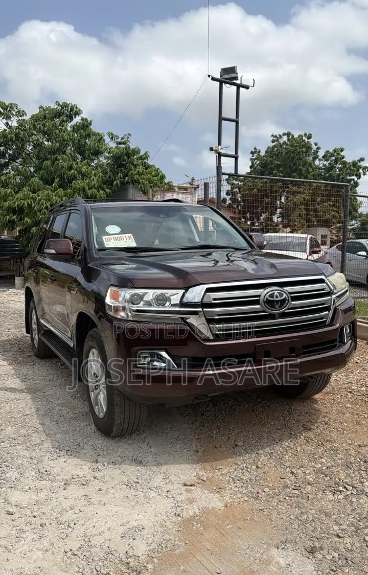 Toyota Land Cruiser 4.6 V8 GX 2016