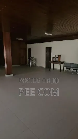 7bdrm House in School Area for sale