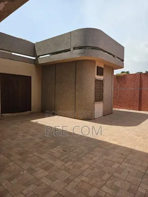 7bdrm House in School Area for sale