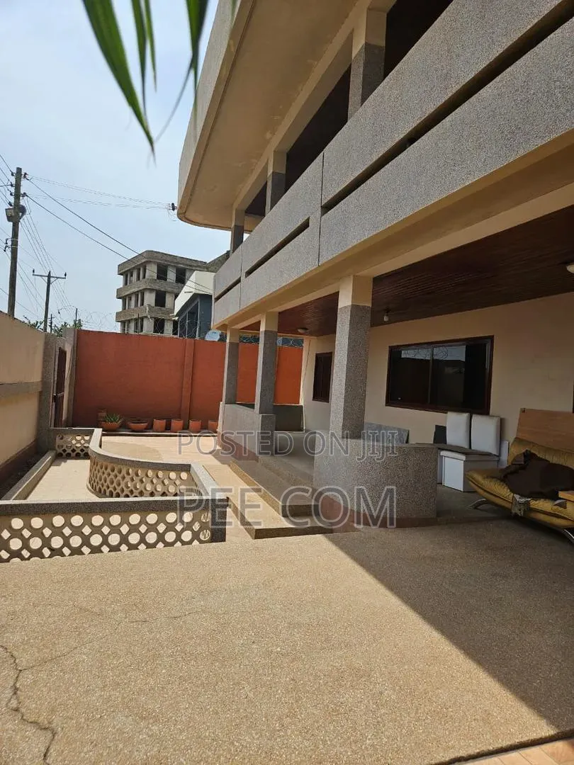 7bdrm House in School Area for sale