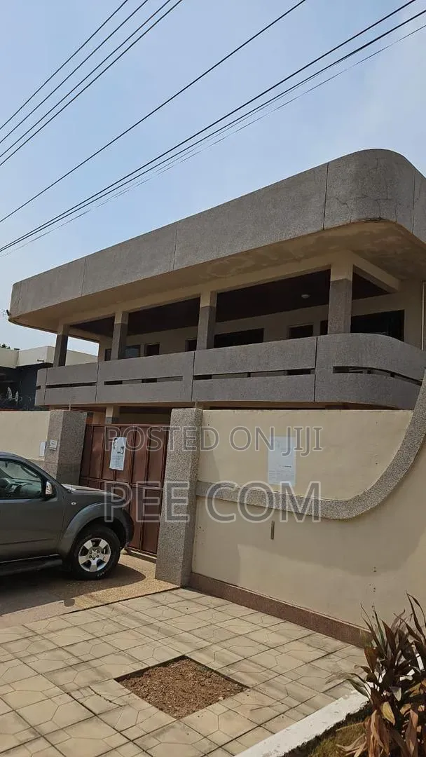 7bdrm House in School Area for sale