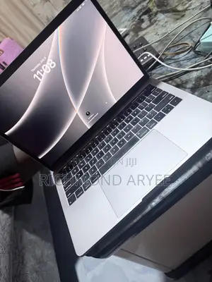 Laptop Apple MacBook Pro 8GB Intel Core i5 SSD 250GB