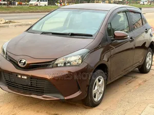 Toyota Vitz 2016 Burgundy