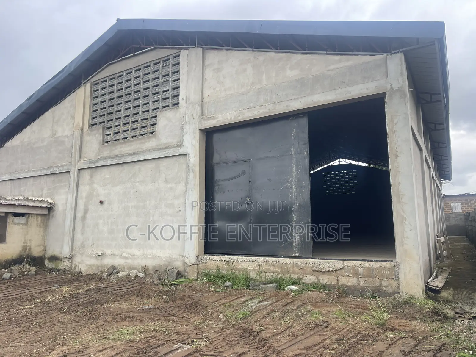 700 SQM Warehouse at Amasaman for Rent