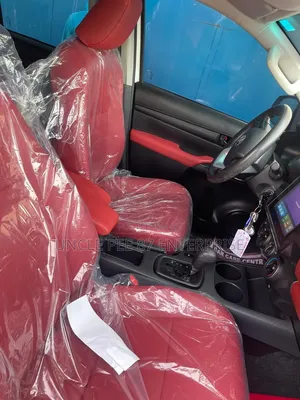 Toyota Hilux 2025 White