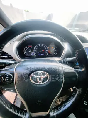 Toyota Esquire 2.0 AWD (8 seater) 2015 Purple