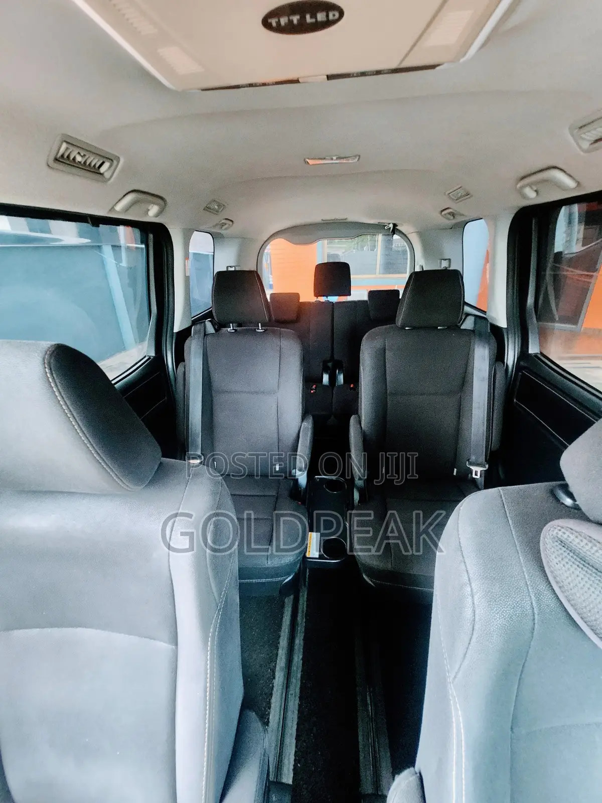 Toyota Esquire 2.0 AWD (8 seater) 2015 Purple