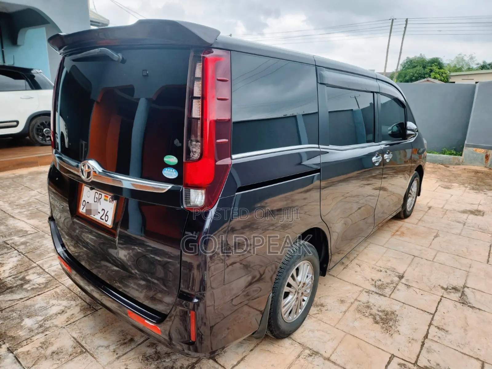 Toyota Esquire 2.0 AWD (8 seater) 2015 Purple