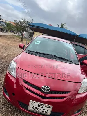 Toyota Yaris Base Sedan 4dr 2010 Red