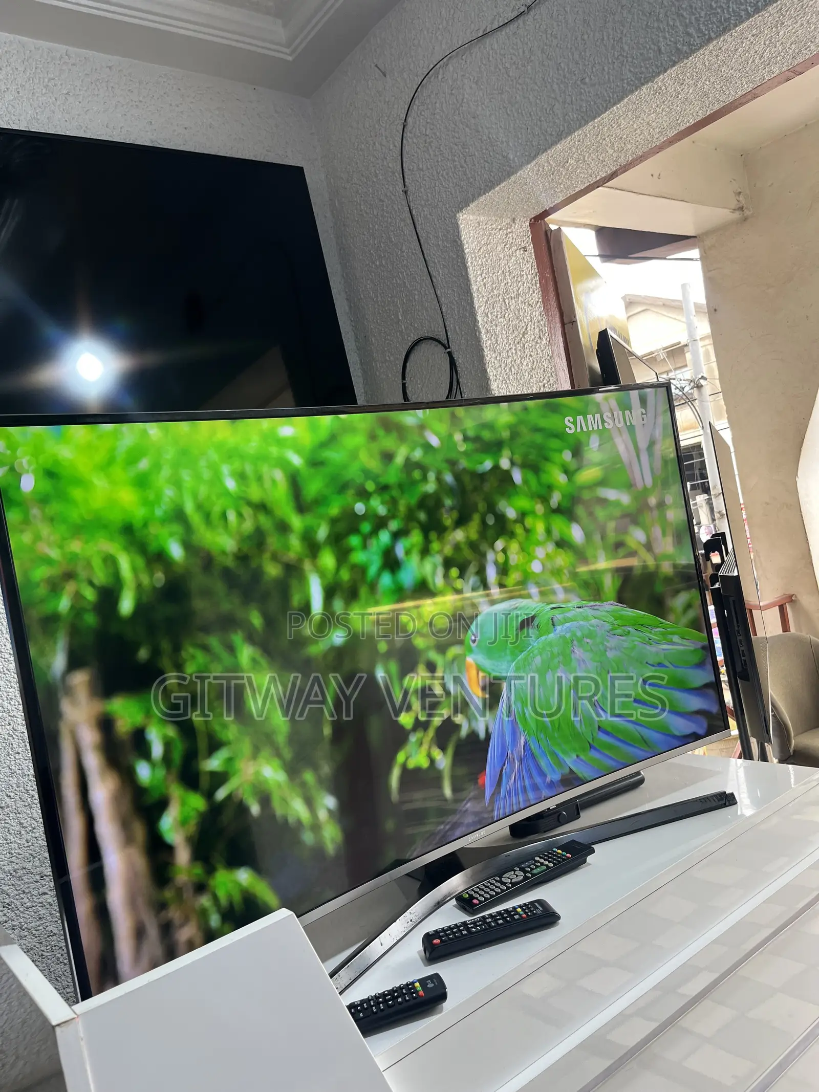 Pre-Owned Samsung Curved 50inch Uhd Smart Satellite Tv