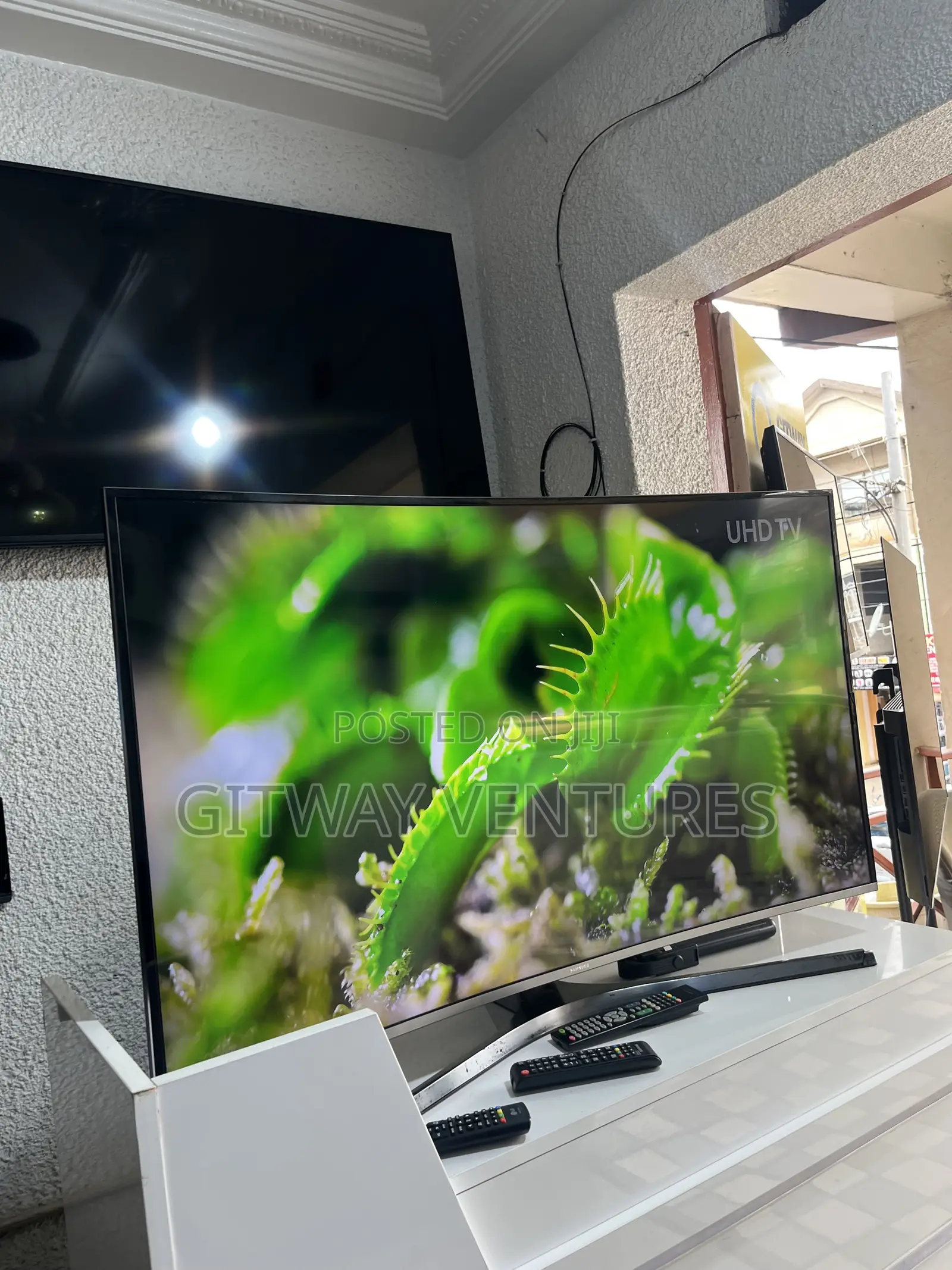 Pre-Owned Samsung Curved 50inch Uhd Smart Satellite Tv