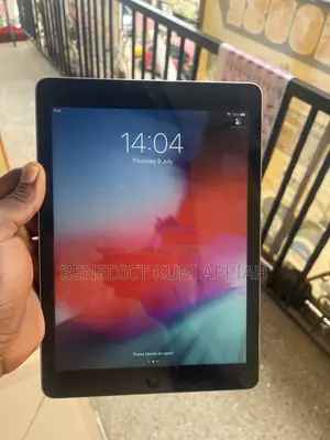 Apple iPad Air 32 GB Gray
