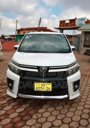 Toyota Voxy 2016 White