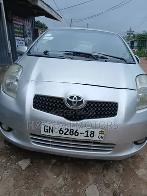 Toyota Vitz 2010 Silver