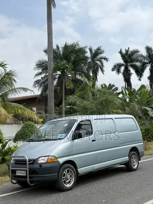 Toyota HiAce 2000 Green