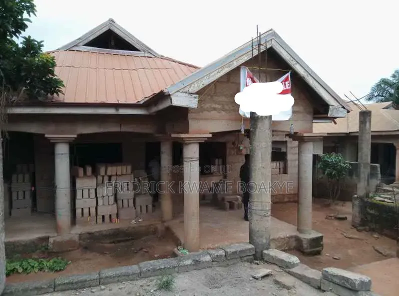 5bdrm House in Brother K Estate, Kumasi Metropolitan for sale