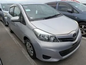 Toyota Vitz 1.3 FWD 5dr 2012 Gray