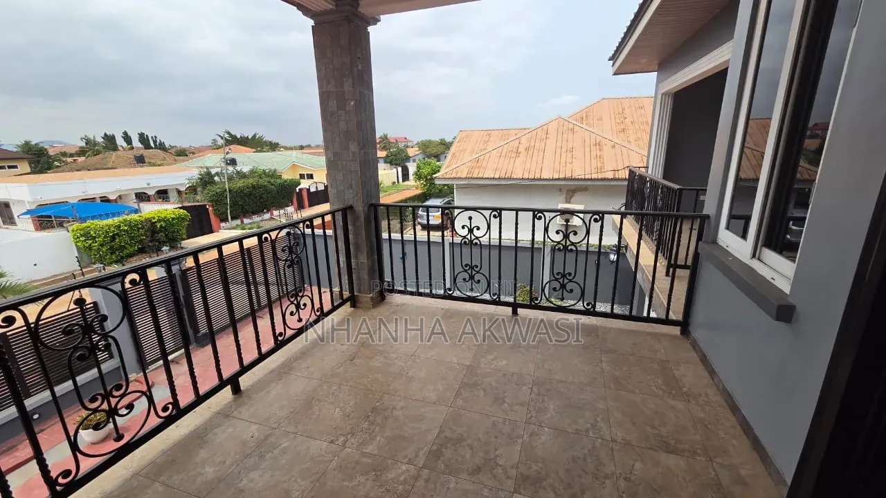 4bdrm House in Community 18, Sakumono for rent
