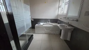 4bdrm House in Community 18, Sakumono for rent