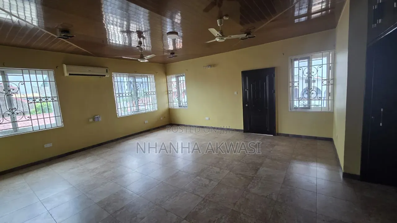 4bdrm House in Community 18, Sakumono for rent