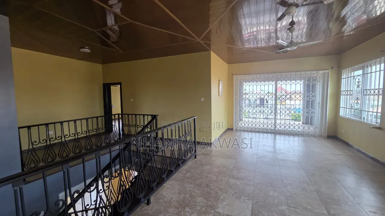 4bdrm House in Community 18, Sakumono for rent