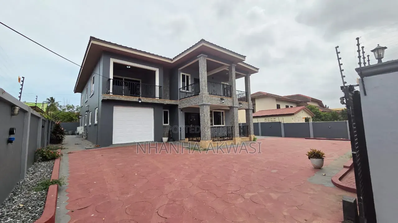 4bdrm House in Community 18, Sakumono for rent