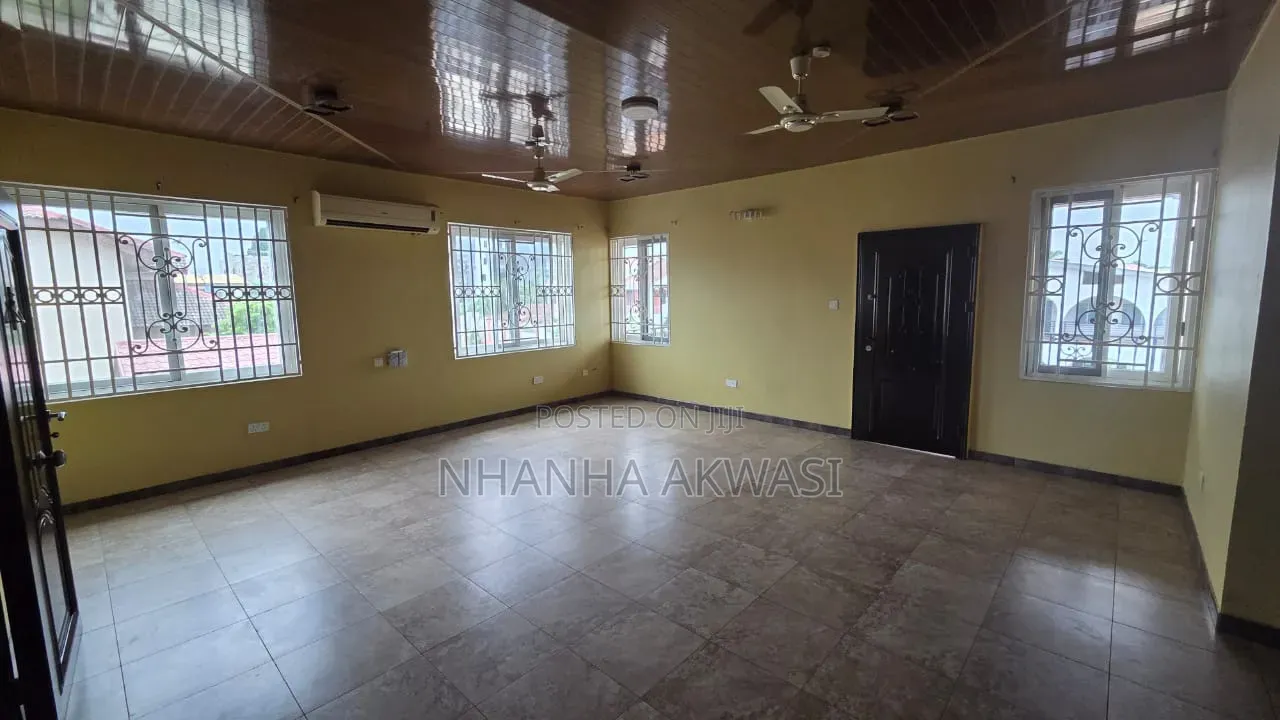 4bdrm House in Community 18, Sakumono for rent