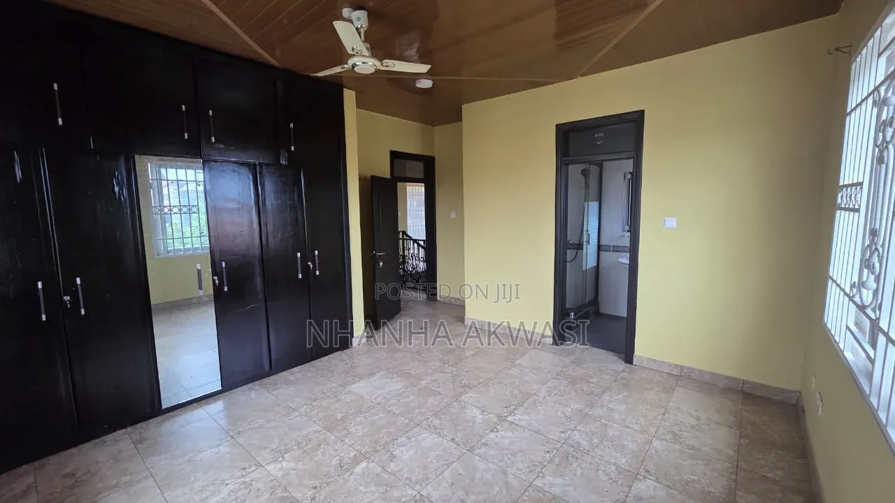 4bdrm House in Community 18, Sakumono for rent