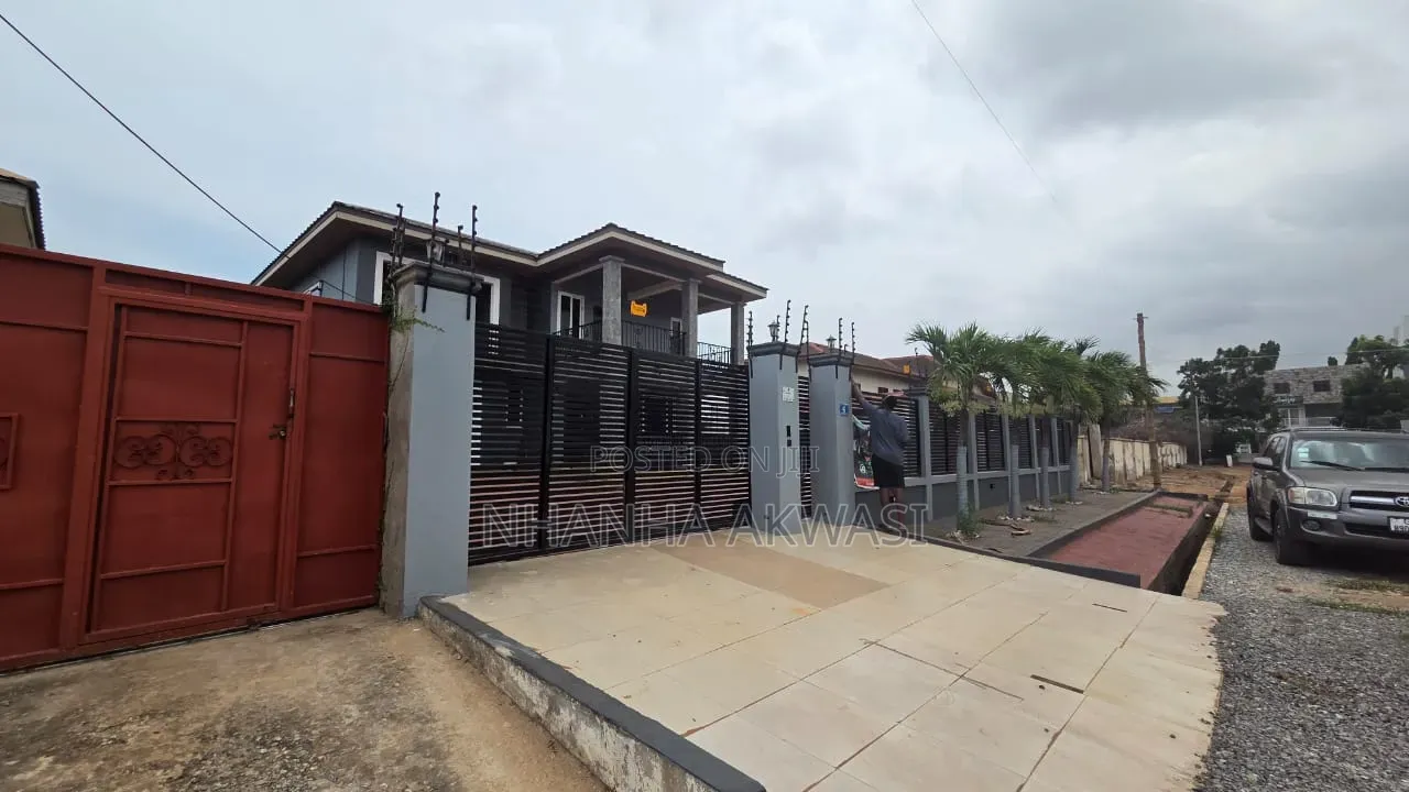 4bdrm House in Community 18, Sakumono for rent