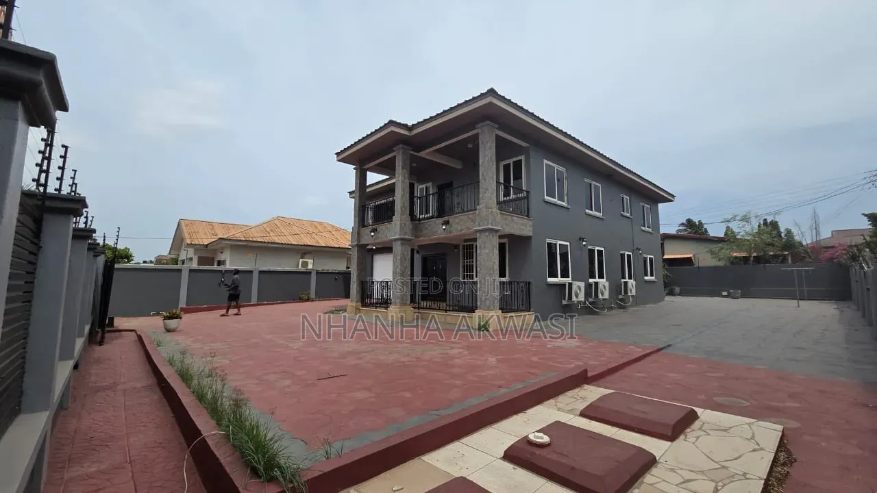 4bdrm House in Community 18, Sakumono for rent