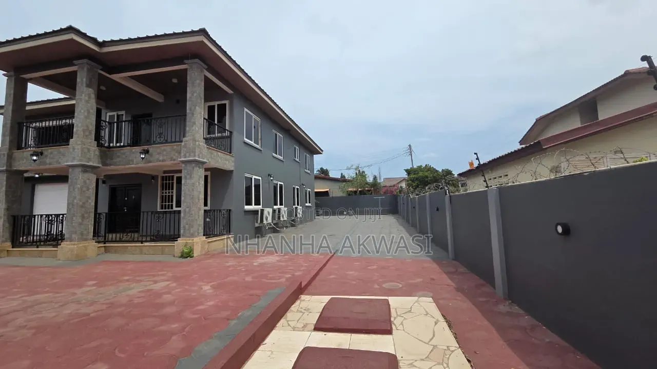 4bdrm House in Community 18, Sakumono for rent