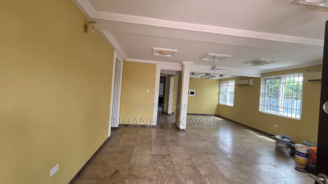4bdrm House in Community 18, Sakumono for rent
