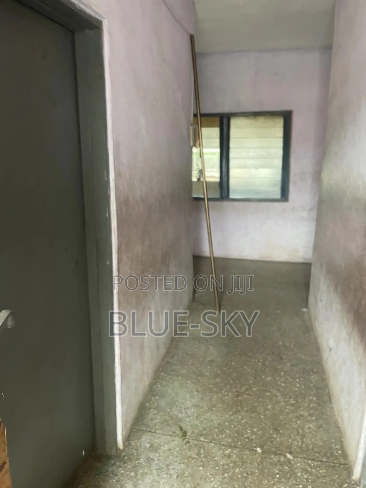 2bdrm Room & Parlour in Circle for rent