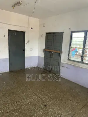 2bdrm Room & Parlour in Circle for rent