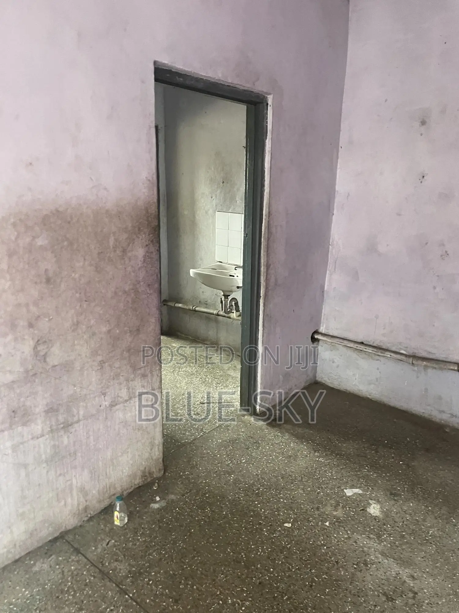 2bdrm Room & Parlour in Circle for rent