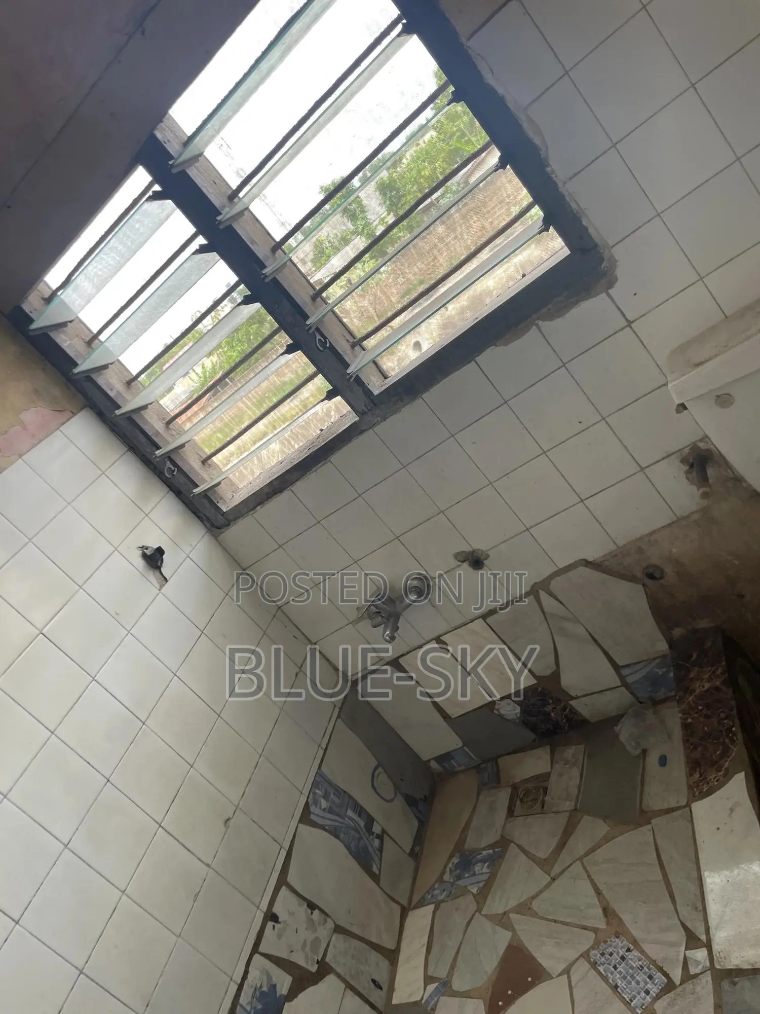2bdrm Room & Parlour in Circle for rent