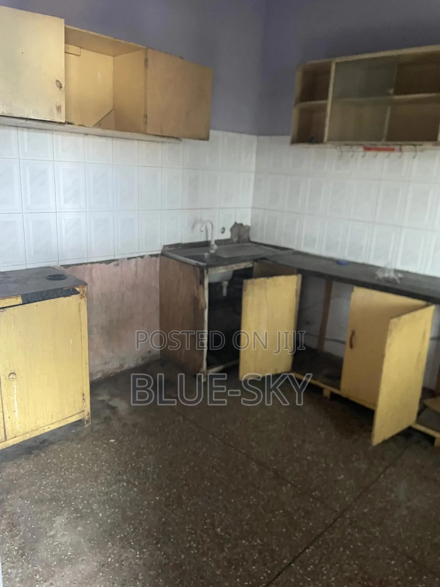 2bdrm Room & Parlour in Circle for rent