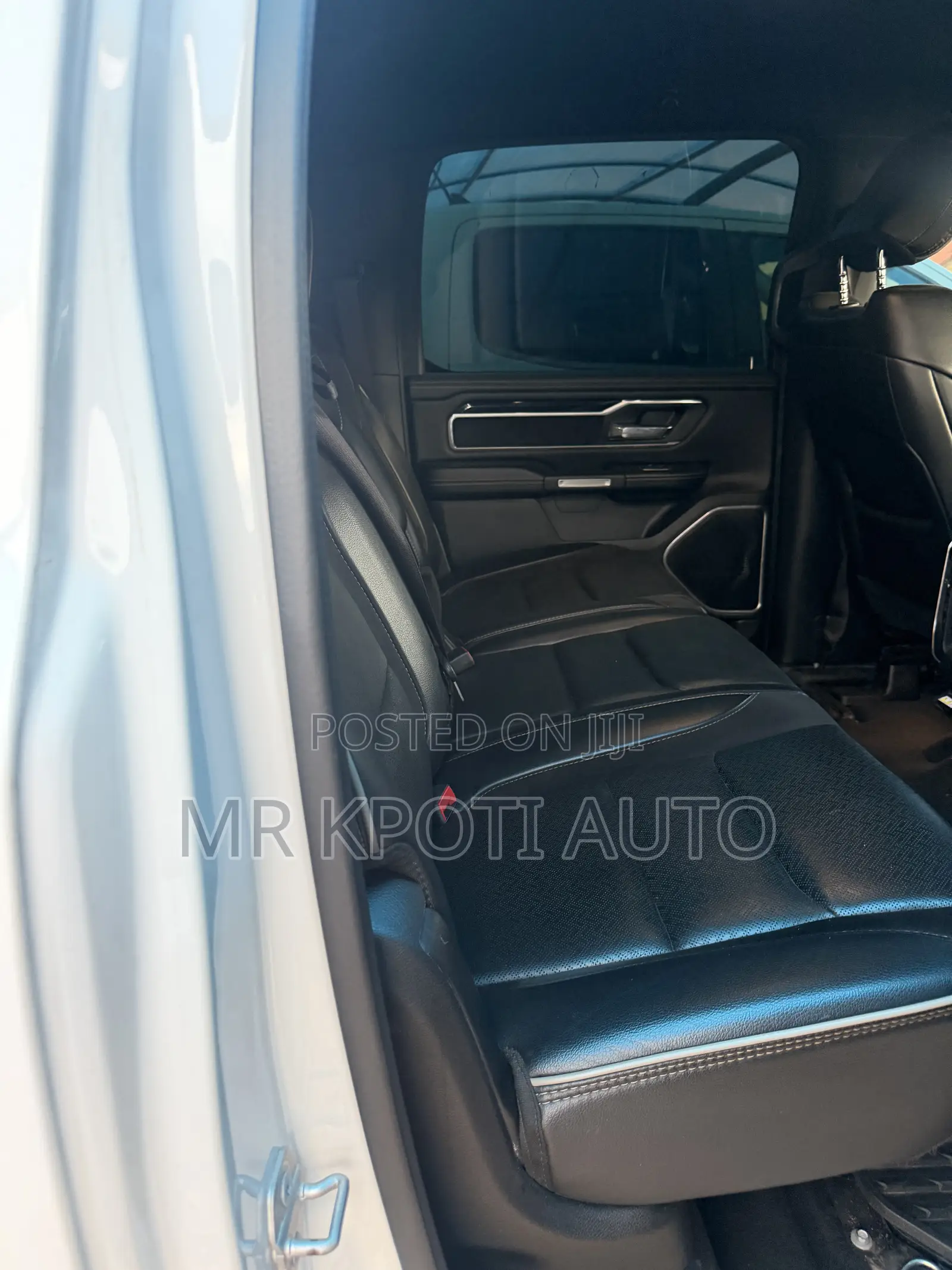 RAM 1500 2022 White